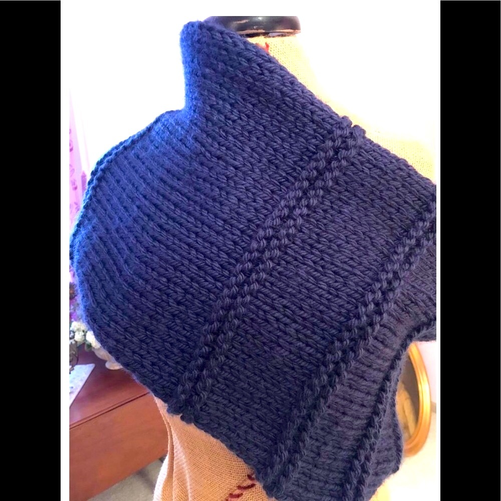 NWT Hand knit navy, chunky, Outlander shawl